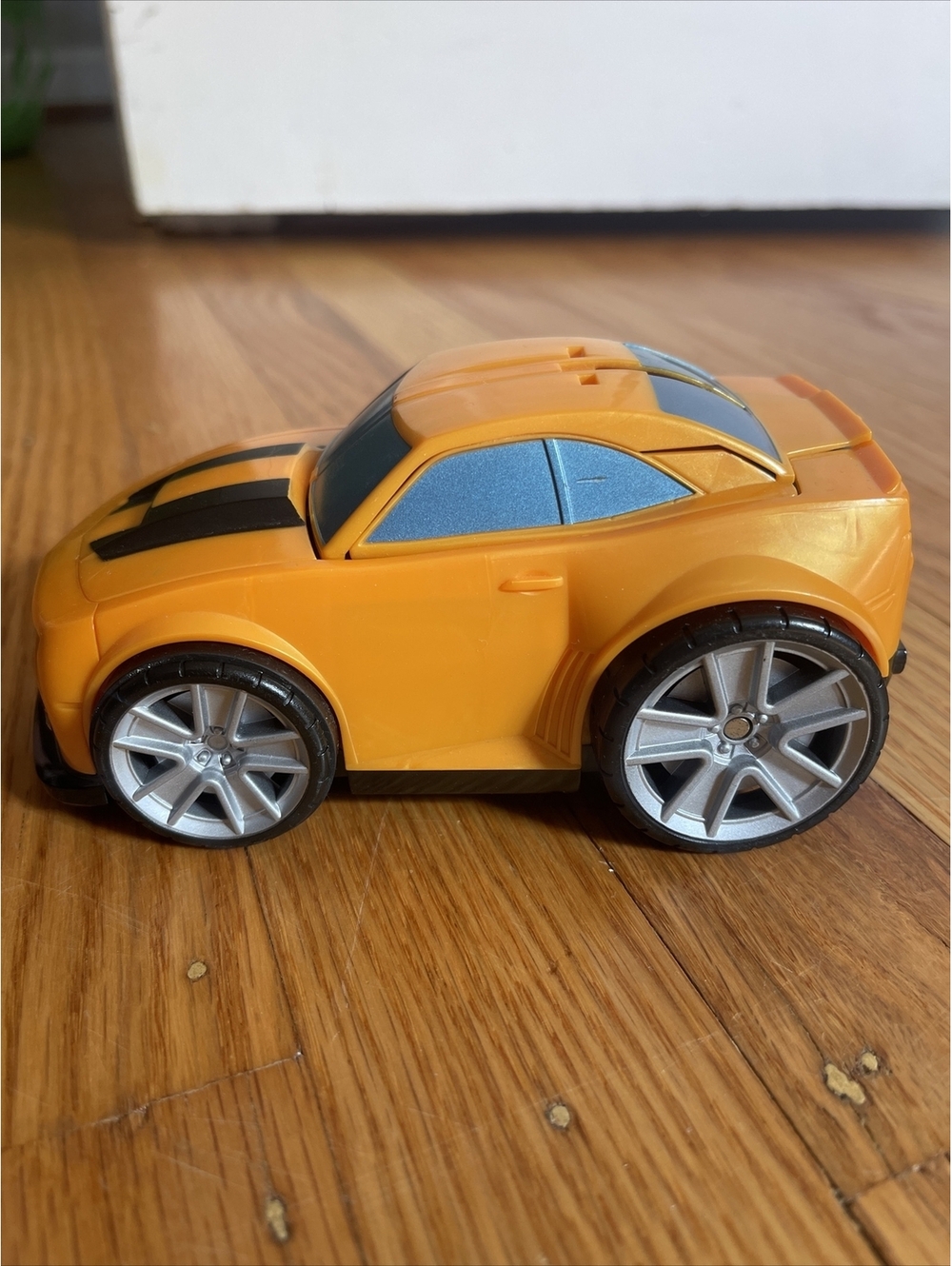 Transformers Bumblebee Bumper Battlers Action Figure Transforms 2008 Hasbro Tomy - Picture 8 of 9